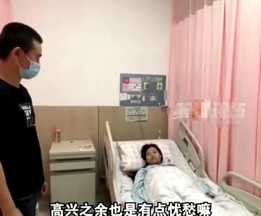 前面“二人充分考虑后决定生下四个孩子”，后面“真没办法了，生活压力特别大”，所以