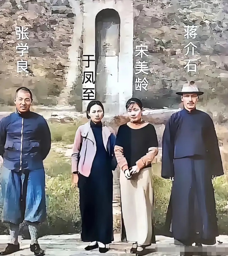 在泛黄的老照片中，宋美龄与于凤至的装扮竟与现代风尚不谋而合，洋溢着跨越时代的时髦