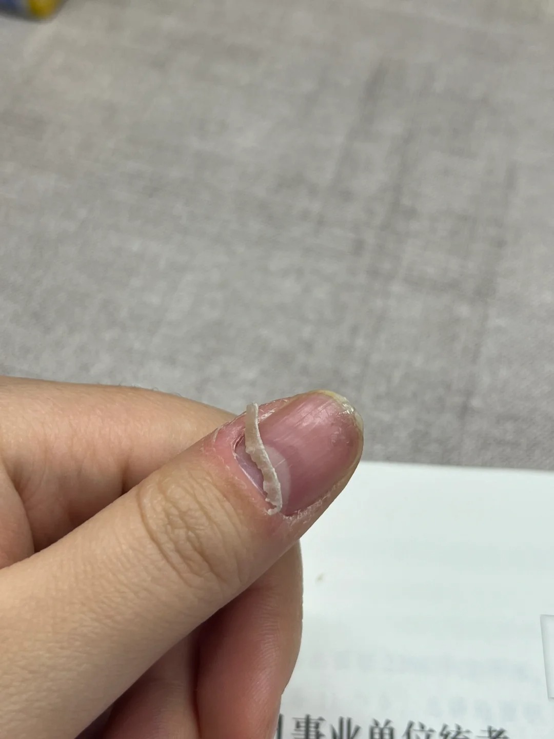 究竟为什么，喜欢抠手
做美甲抠美甲，贴甲片，抠夹片