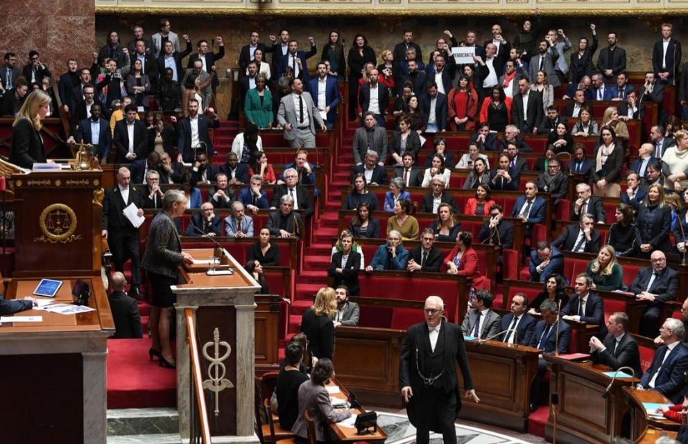 美英法德韩都乱了！混乱在西方世界及跟随者中间快速蔓延！