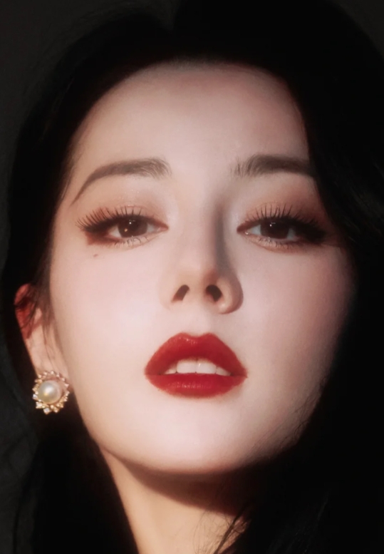 迪丽热巴——容貌艳丽