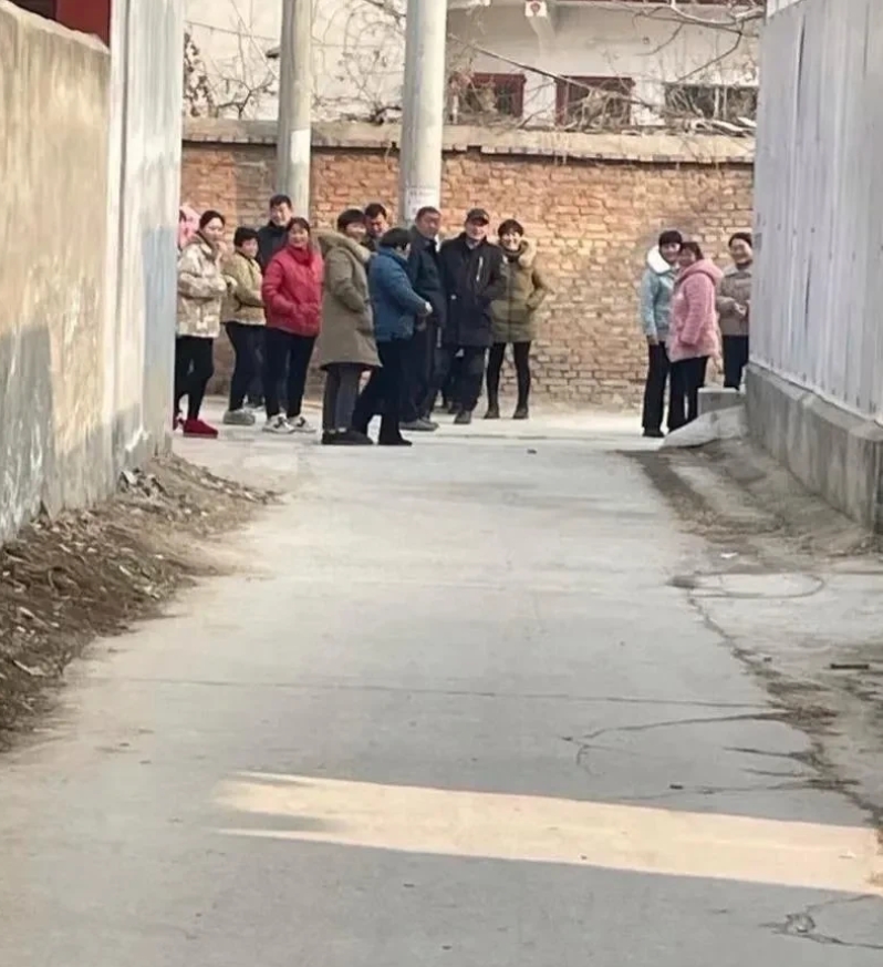 三年没回家，终于回家了，遇到这个场景应该怎么应对？