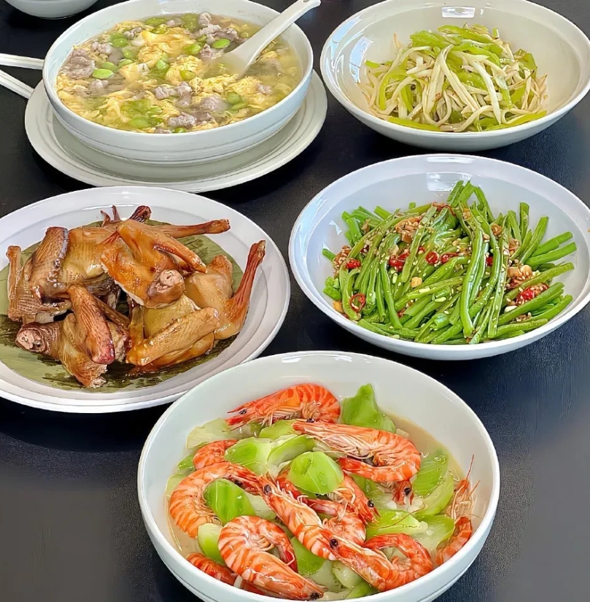 我发现每天做饭是最麻烦的事情！只要老公不在家，我吃饭就成了问题。

每天下班，只