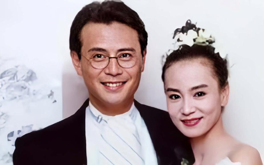 1997年，38岁的刘雪华怀孕了，刘德凯告诉她：亲爱的，你先筹备婚礼，等我忙完法