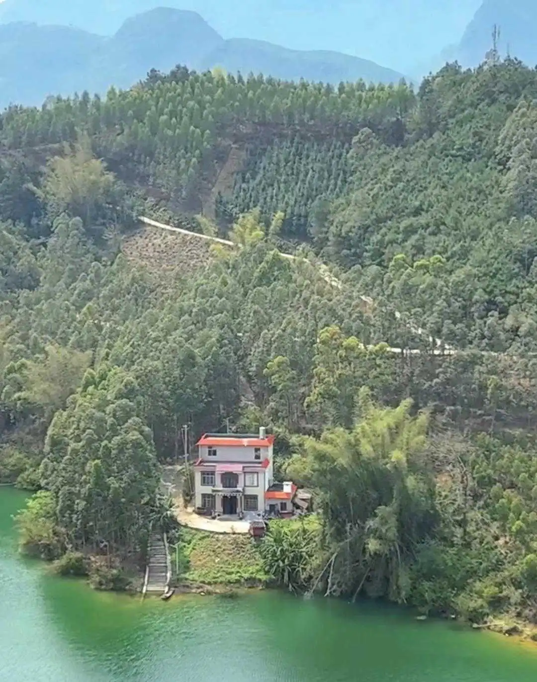 这栋房子给我300万，我也不愿意卖的。
