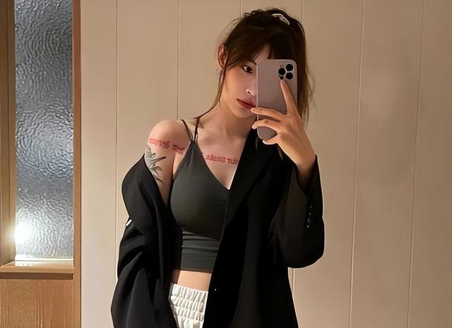 张继科骗钱还骗睡?网红痞幼人前是机车女神,人后混乱不堪(张继科网红事件)-第5张图片-九妖电影 张继科骗钱还骗睡?网红痞幼人前是机车女神,人后混乱不堪(张继科网红事件)-第5张图片-九妖电影