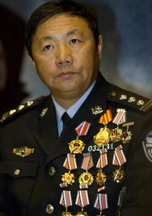 2003年，齐齐哈尔某酒店，突然发现11枚定时炸弹，排爆专家于尚清赶来，成功拆除
