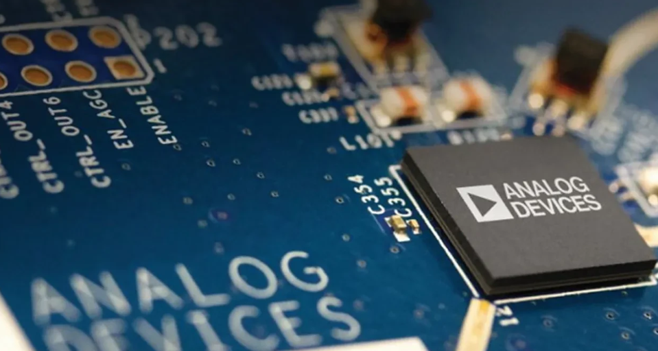 外媒：俄罗斯为绕过制裁的西方芯片支付了双倍价格！10月3日，彭博社发文称，俄罗斯