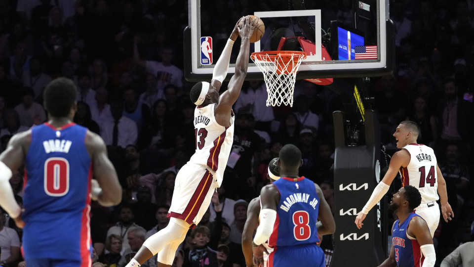 从肉铺领到的240美元，是阿德巴约母子俩走到今天的希望！