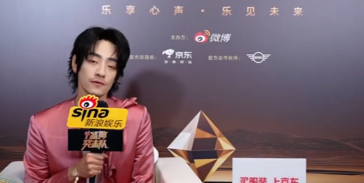 郑云龙，我社恐