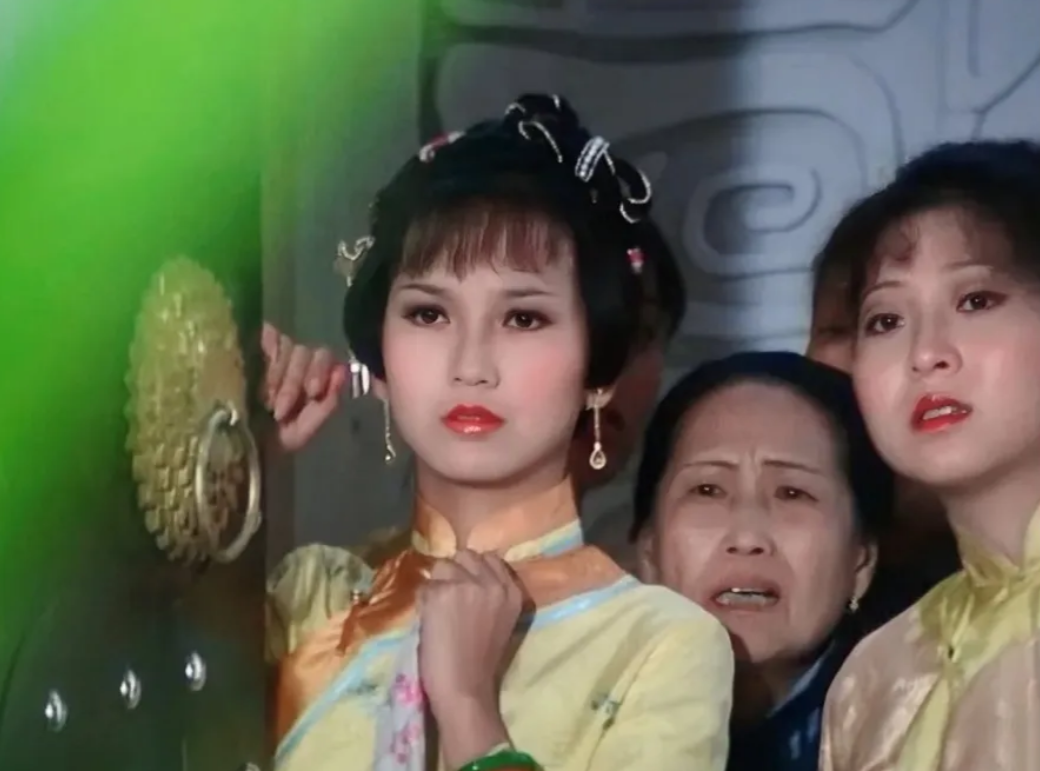 以前总是看到不少人说赵雅芝美则美，但她从来就没有年轻过，说她长相一直都是很成熟，