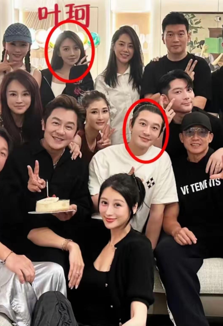 黄晓明和叶珂官宣后的首次合体距离有点远哈