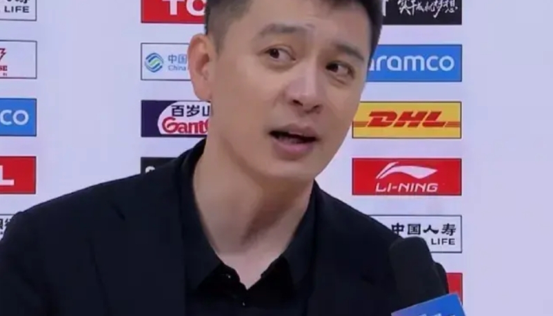 杨鸣比杜锋难一百倍，他是有苦说不出
1、韩德君年纪大了内线顶不动
2、李晓旭跑不