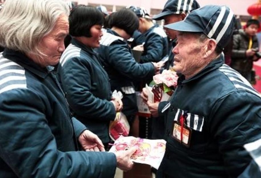 无期徒刑犯老了在监狱养老吗

                         