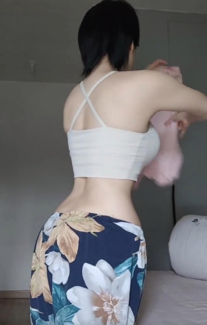 睡了懒觉起来，简单收拾一下