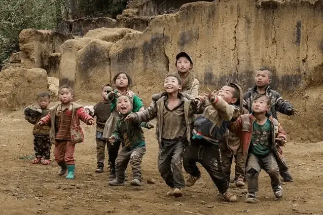 老人说孩子得放养这话没毛病啊！我大姐的孩子在城市里照顾的好好的，但是动不动就是感