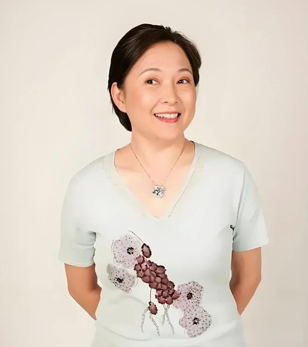 台湾老艺人，方芳说，她对两个儿媳妇非常满意。她在儿子结婚后，就把他们叫到跟前，对
