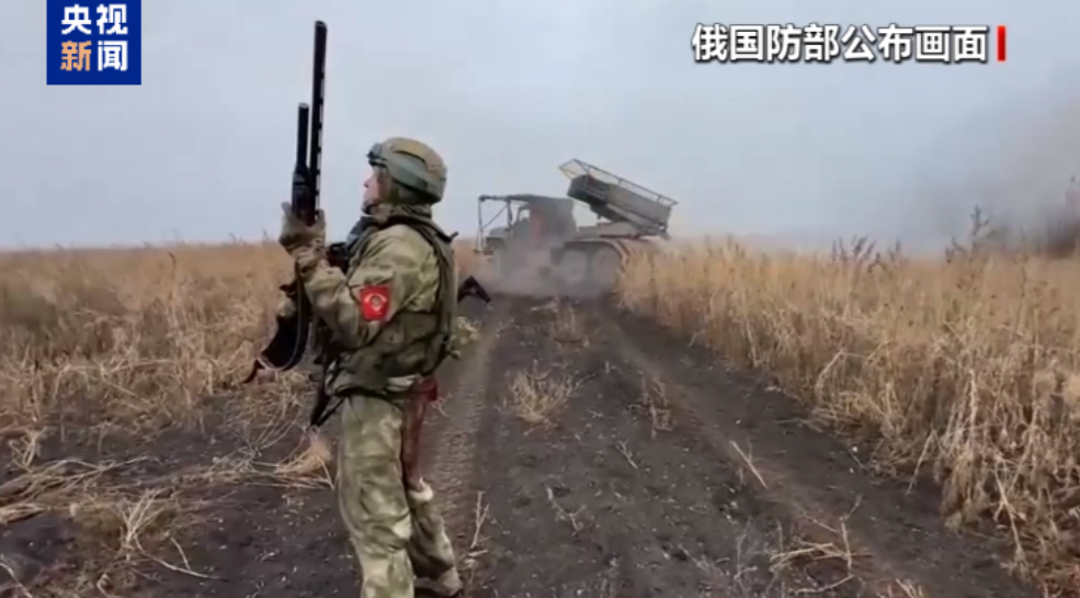 一个活口也不留！朝鲜特种兵徒步穿越雷区，闪电歼灭300多名乌军！