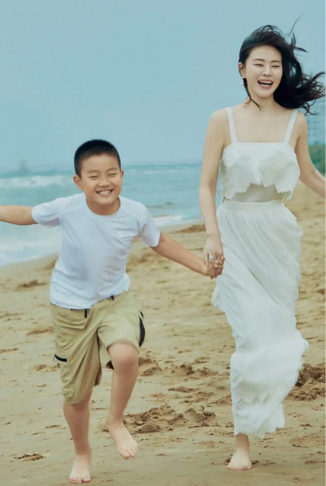 佟大为八岁儿子神似老爸，俩女儿身高逆袭！