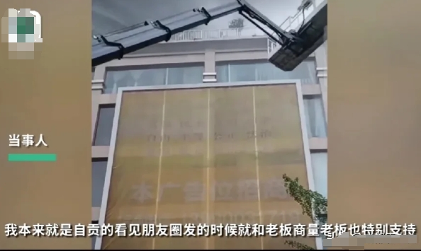 请大家记住自贡的这两个男的！“脚都吓耙了”，但依然开着工程车救下了数十名火灾现场
