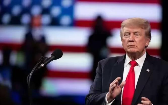 特朗普绝对是动了太多人的蛋糕了，很多人不希望他继续参加竞选了，所以才不顾一切地对