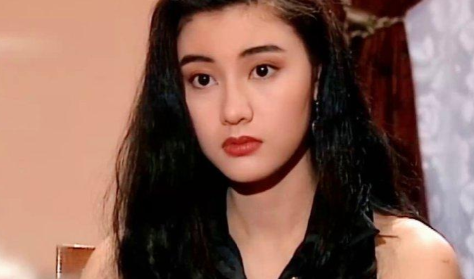 当年，李嘉欣38岁嫁给许晋亨，但她不想生孩子。婆婆霸气地说：“不想生孩子就滚蛋，
