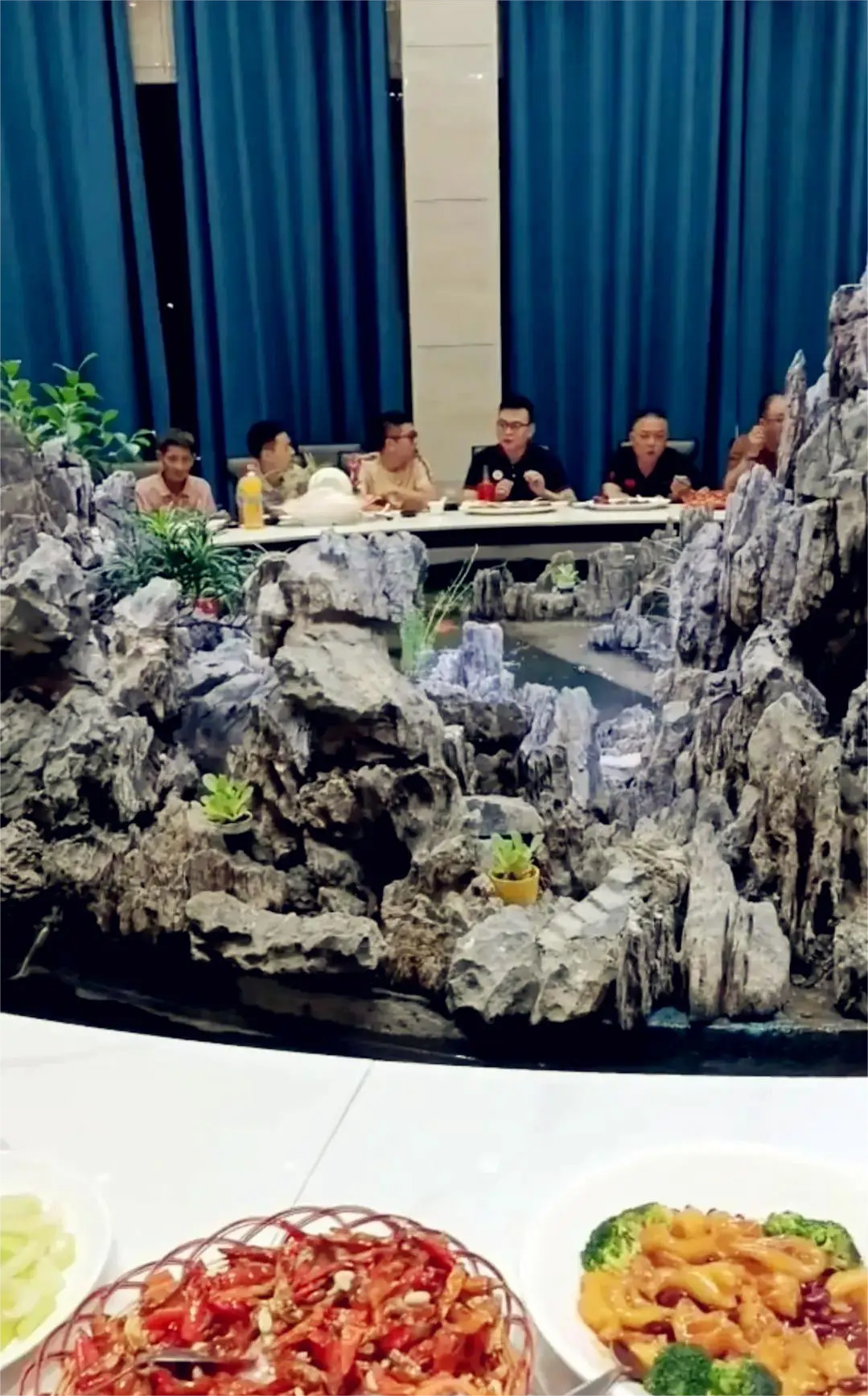 恕我直言！这样的聚会，就是请我去，我都不会去！