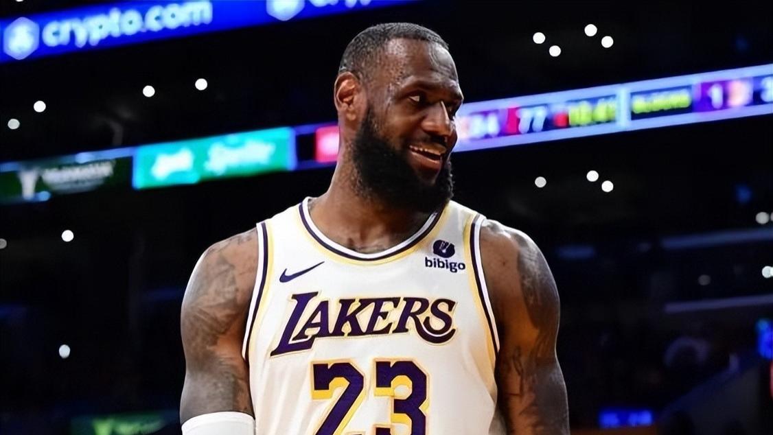 这一次詹姆斯真的老了！多次主动要求下场，已经40岁，不一样了