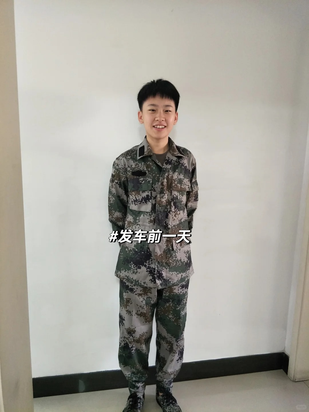 左滑 退伍女兵的爆改
回想这几年，我的人生也算蛮精彩的

入伍前多阳光开朗，退伍