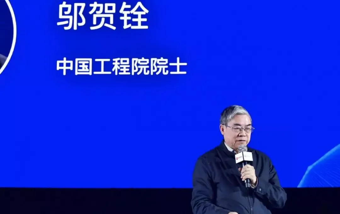 终于有专家说实话了！中美算力最大差距，不是那100万台服务器规模，而是西方已进入