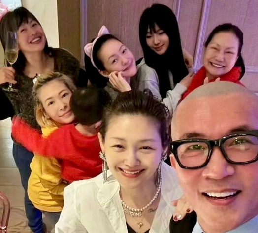 说具俊晔是穷鬼的人，都是从张兰的直播间听来的吧？他不算富豪，但绝对算得上有钱人。
