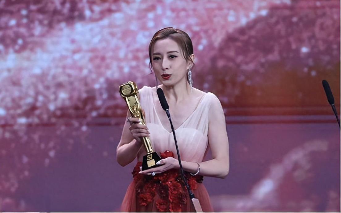 龚嘉欣获奖感言惹争议，是在内涵昔日闺蜜姚子羚？
哎呀，说到最近的TVB《万千星辉