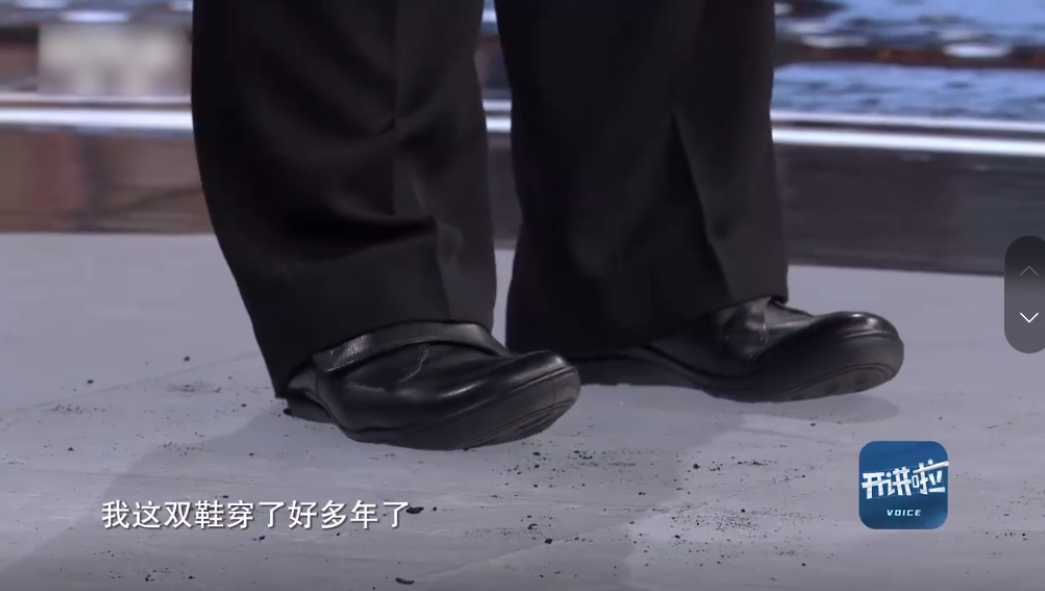 81岁女院士在央视节目上“出尽洋相”，当主持人散贝宁捡起那掉在地上的残渣泪目了，