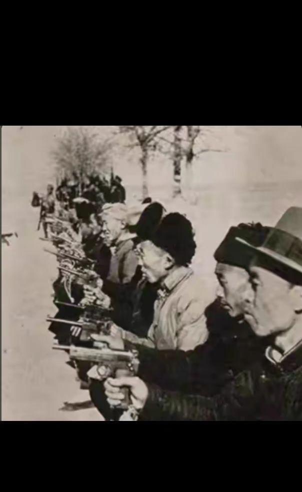 为雪国耻身先去，
重振河山待后生！
1941年，冀中敌后抗日别动队展示抗战到底的