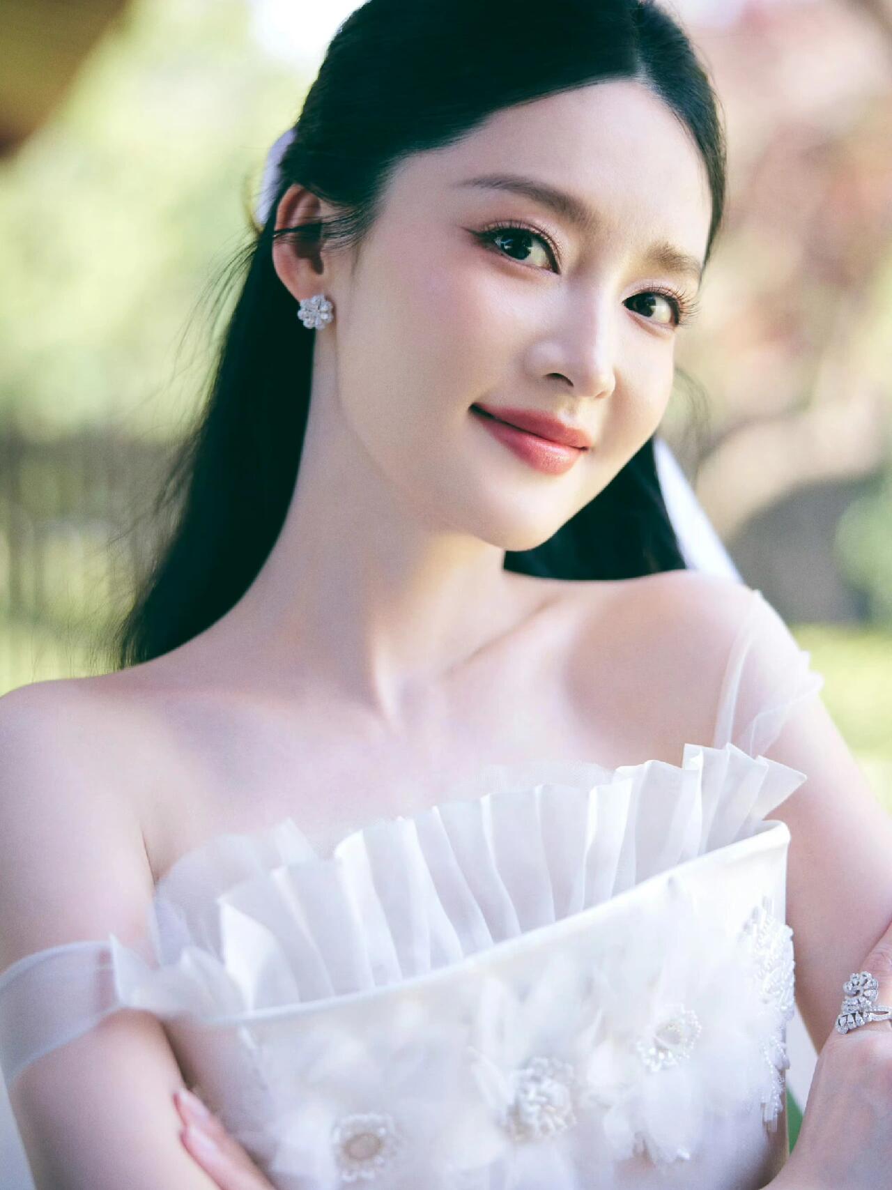 李沁看得出她是公主