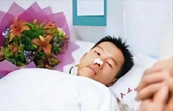 保安救人后因病无钱医治轻生

                         