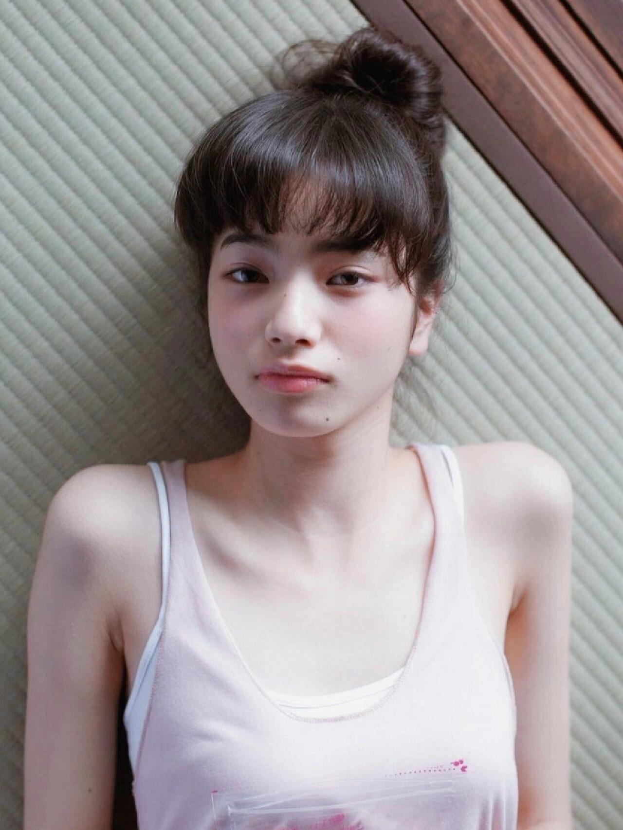小松菜奈霓虹巨美的艺人