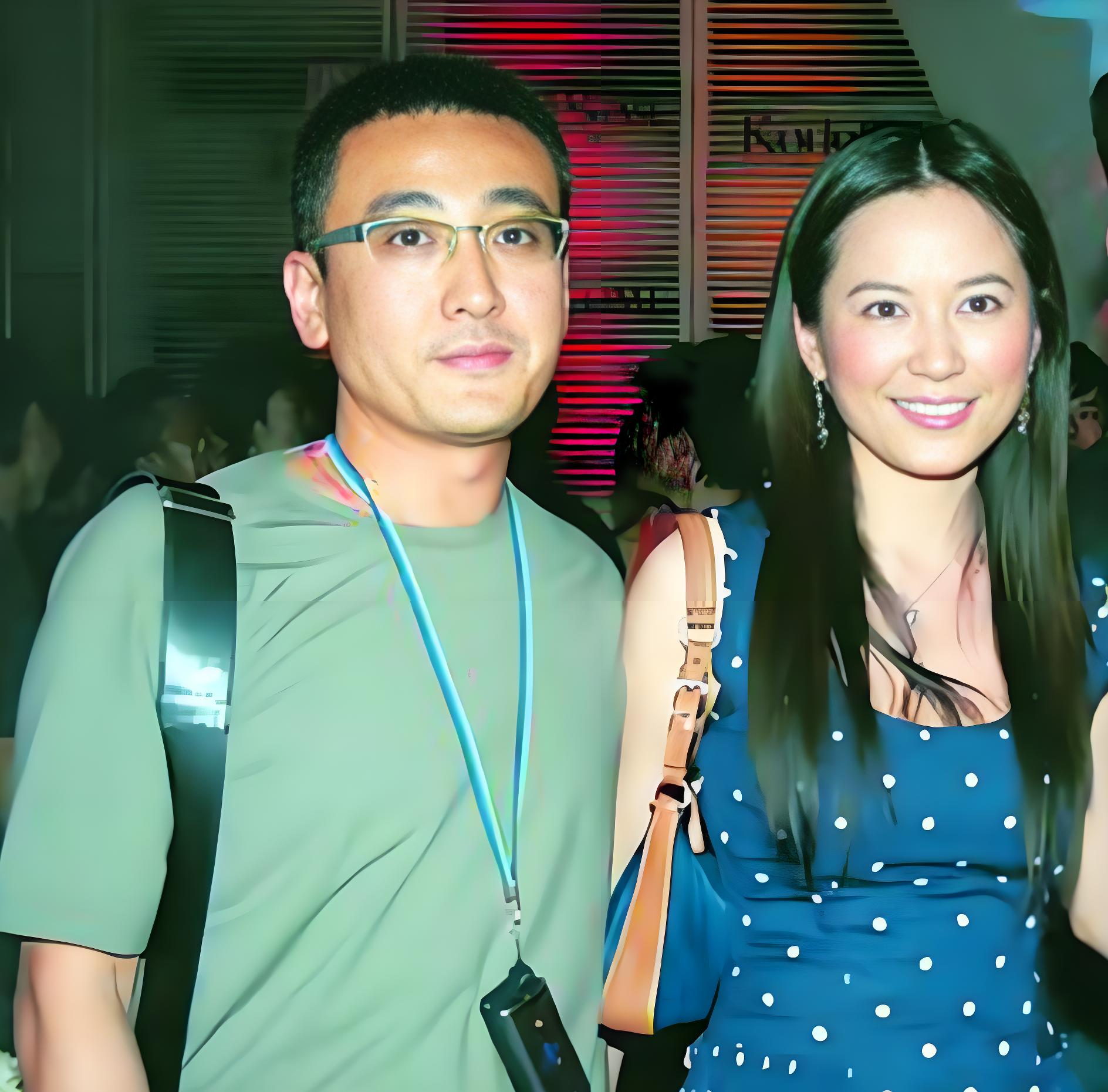一次，窦文涛在医院守夜，看到家属逼着医生拔管子，医生说：“病人心跳还有30多下，