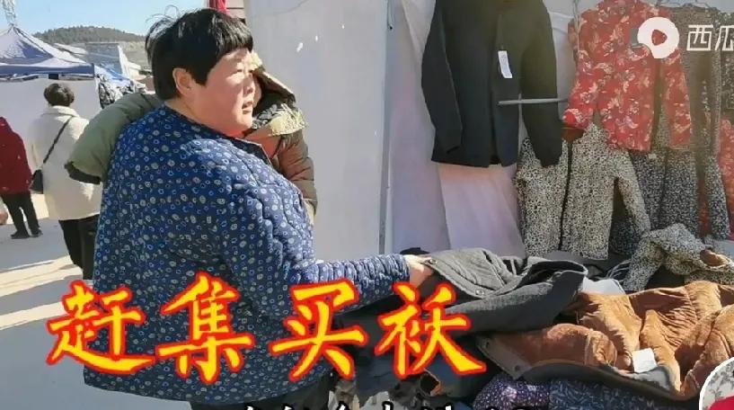 都说小二姐孝顺，但其实并不然，在老两口的眼里，还是大闺女更孝顺。
小二姐经常给父