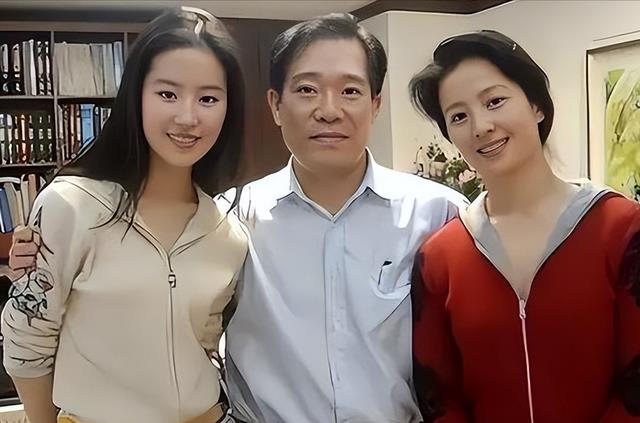 靠“认爹上位”的5位女明星，曾经不温不火，如今却混的风生水起（认老亲爹有什么讲究）-第7张图片-九妖电影