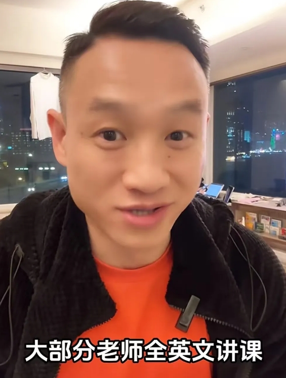 杨阳洋，也不容易啊
杨威说:“虽然香港3点半就放学了，但是压力大，好像提前进入高