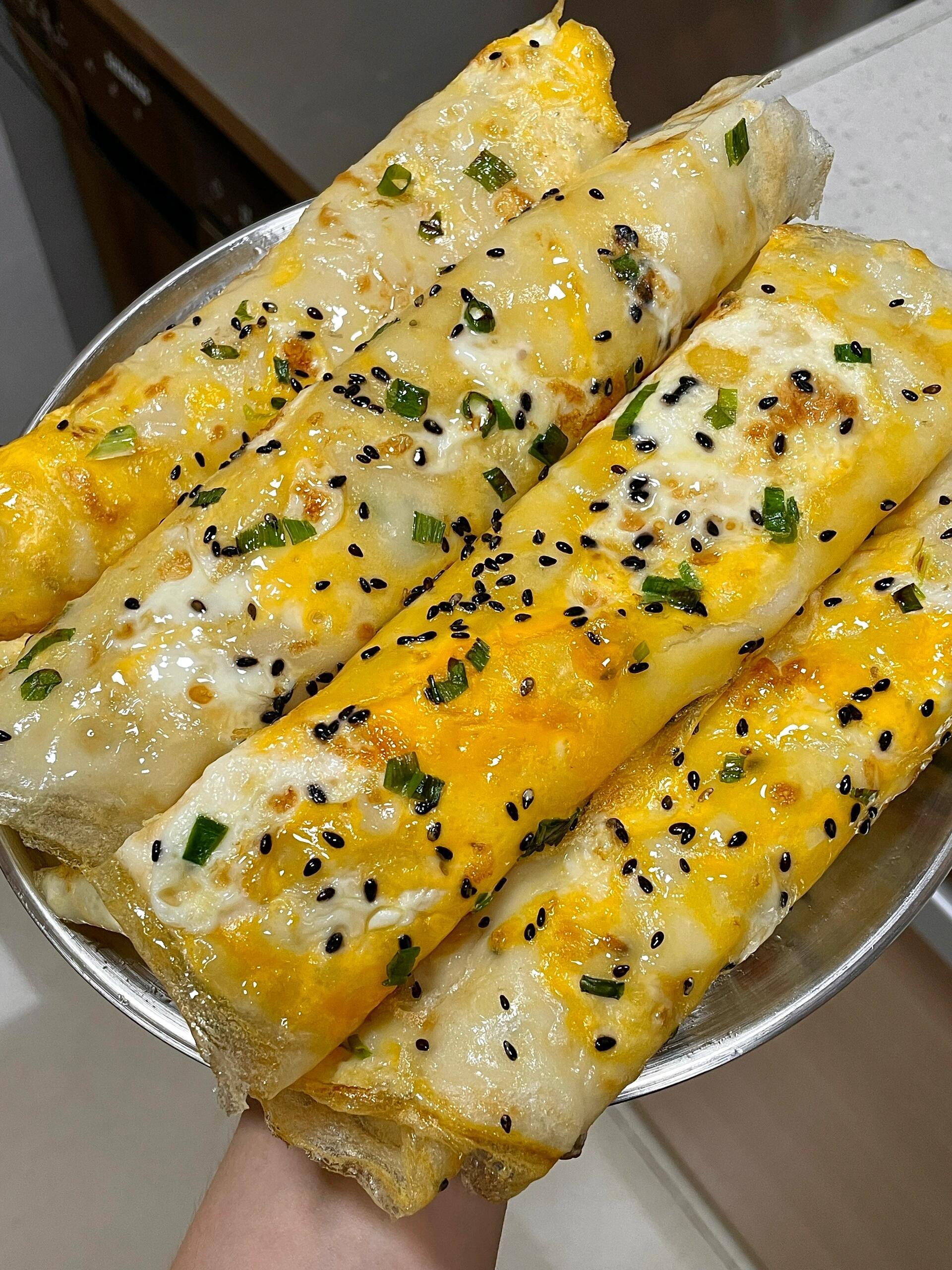 出息了！这个软皮鸡蛋饼全家都夸！！
每次做这个软皮鸡蛋饼都会获得全家人的一致好评