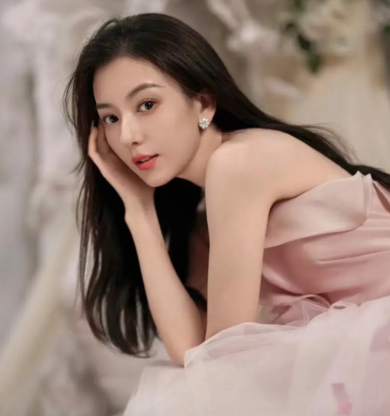 农村女孩方媛凭啥逆袭？关键在这三点！

不争不抢： 方媛从不逼婚，连婚礼都只摆1