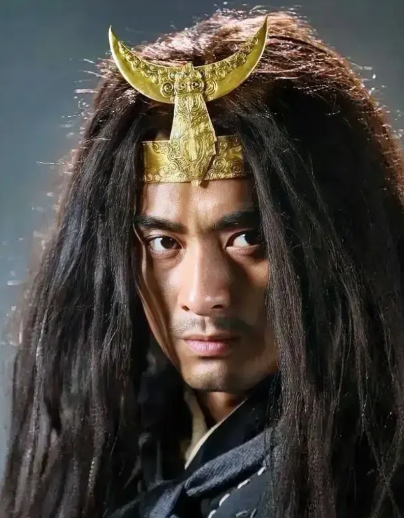 铁牛那么尊重宋江哥哥，武松当众拍桌子时，他为什么忍着不去打武松。

你让他不忍一