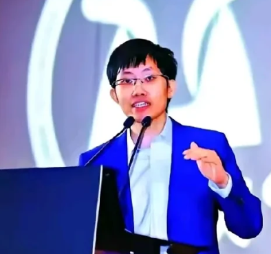梁文峰决定：​不亲自前往巴黎，线上参加人工智能大会！
对的！跟西方人交流有何用！