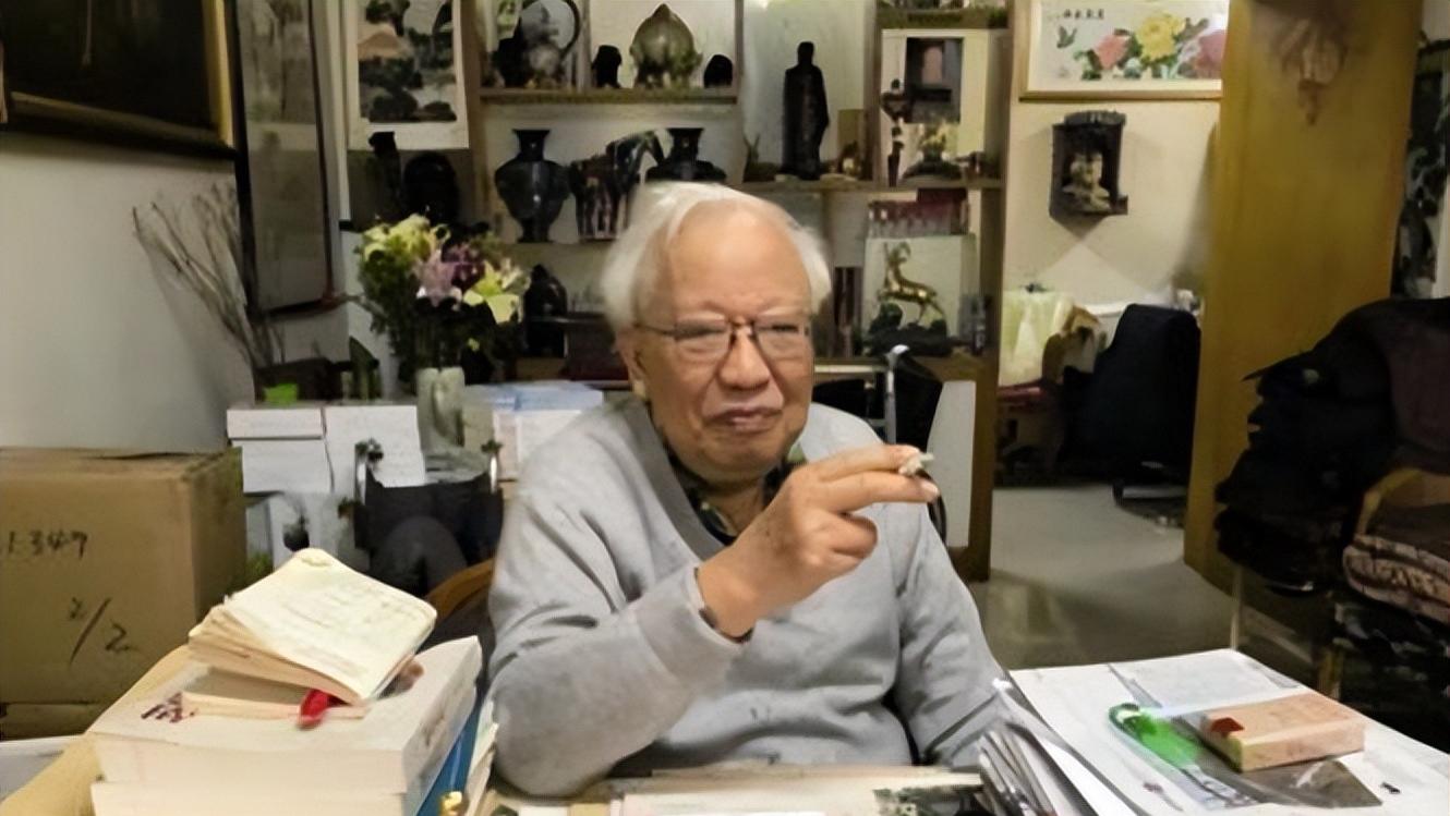 胡福明一篇文章直接捅破了天，已经打算好坐牢，汪东兴：砍旗之作