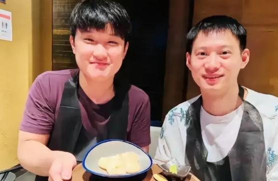 周雨透露张本智和其实特别大方经常自掏腰包请他吃烤肉。
他和张本在一个俱乐部打球时