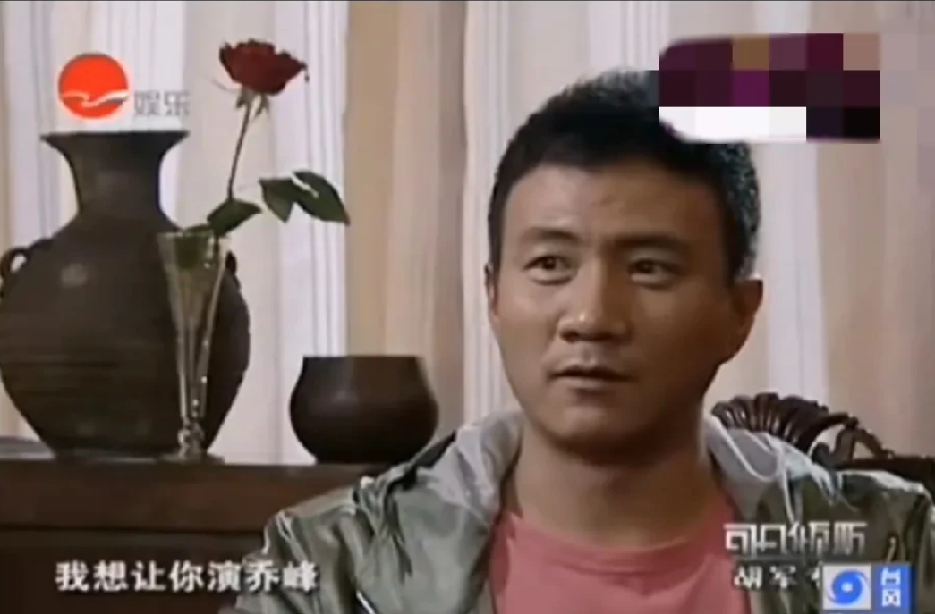 演员胡军说，当年张纪中拍《笑傲江湖》时，忽悠我，让我过去演令狐冲，我说我不适合，