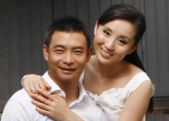 2003年，王小列向李琳求婚，李琳非常高兴，王小列提出咱们结婚得买个大房子，但我
