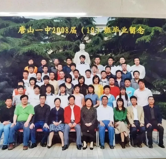 王浩泽有多优秀，有多全面，她是新时代我们年轻人的楷模！

1、中学阶段是学霸。可